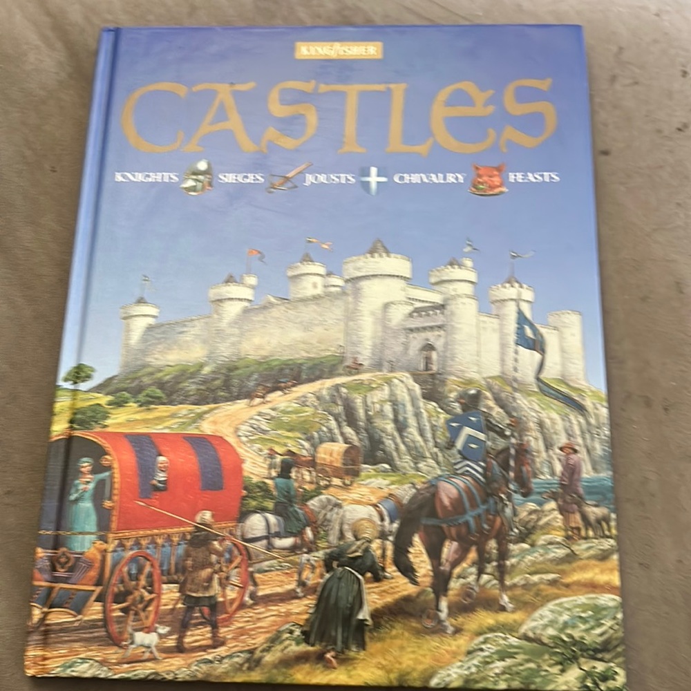 Castles (Single Subject References) Hard Cover book‎